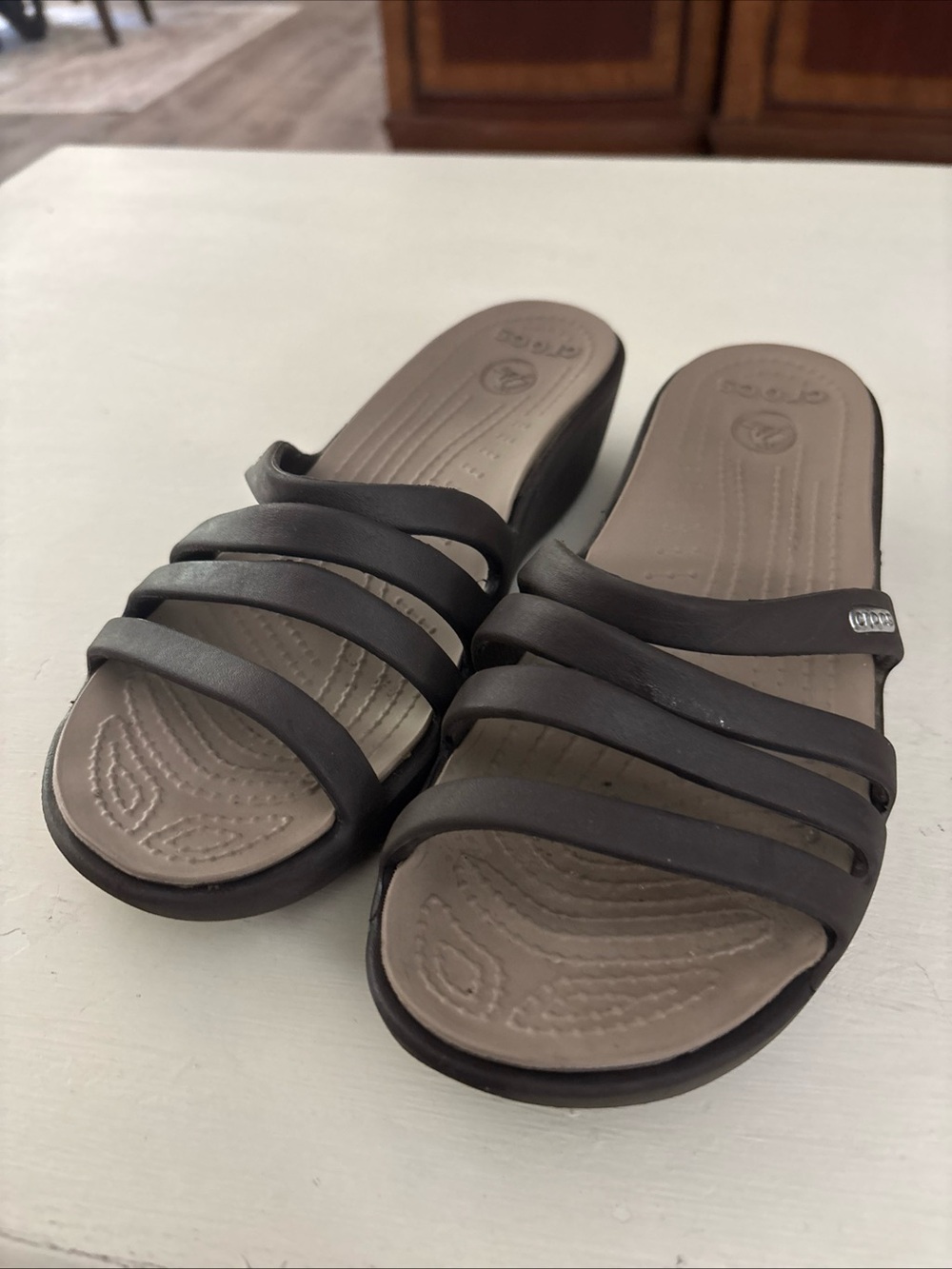 CROCS Women's Brown and Beige Strappy Slide Mules size 7